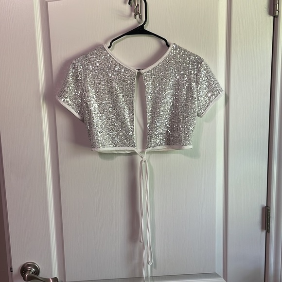 Criss Cross Tie Back Sequin Tee & Skirt with Slit Set - Picture 7 of 11